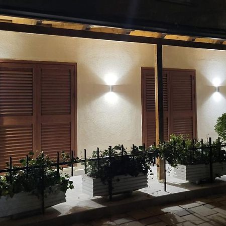 Pietro Guesthouse 3 Тирана Экстерьер фото