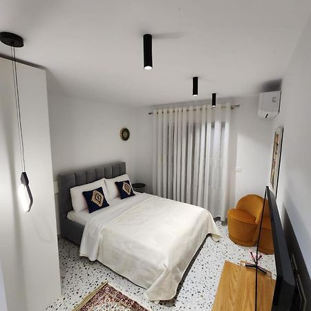Pietro Guesthouse 3 Тирана Экстерьер фото