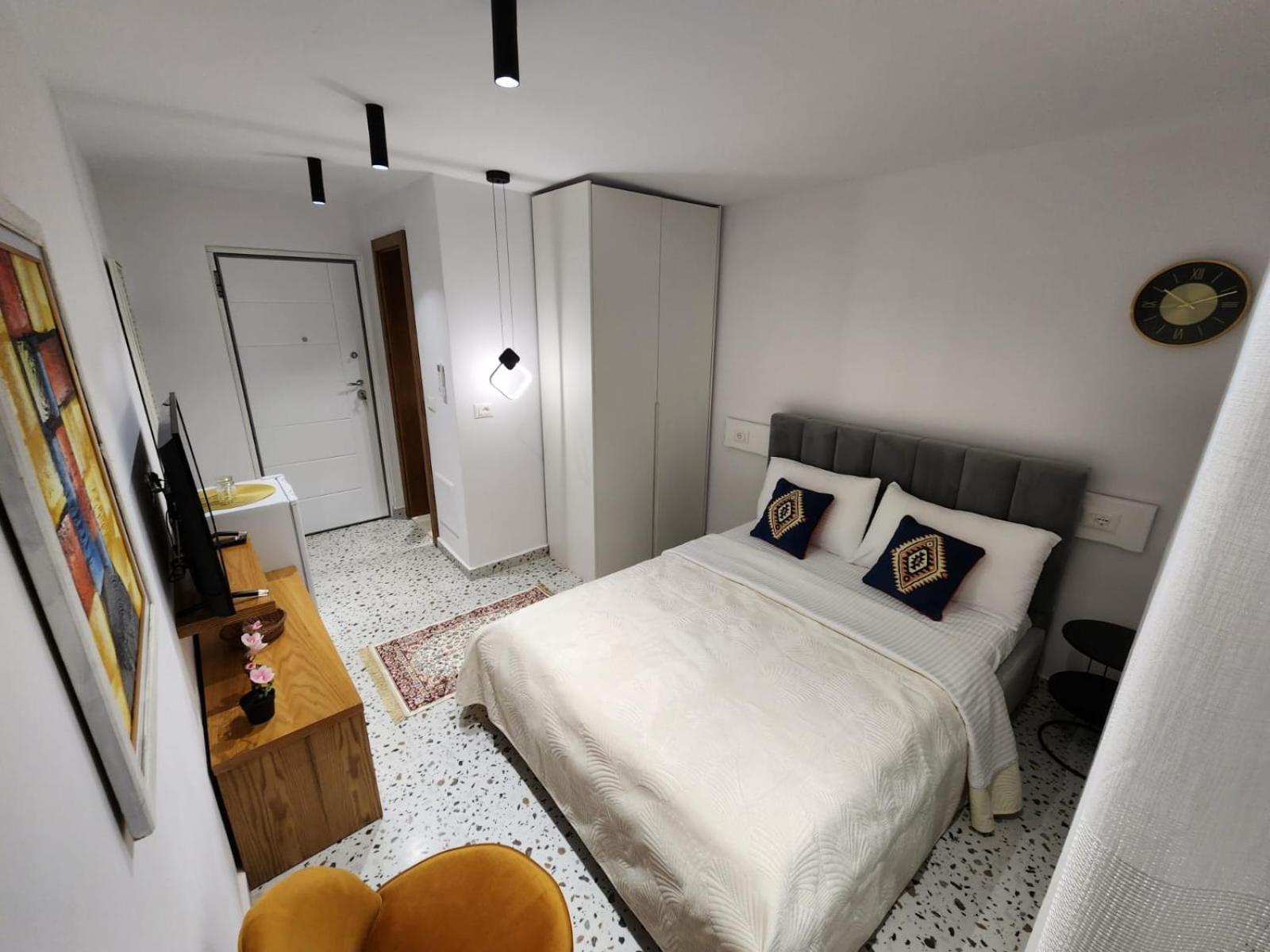 Pietro Guesthouse 3 Тирана Экстерьер фото